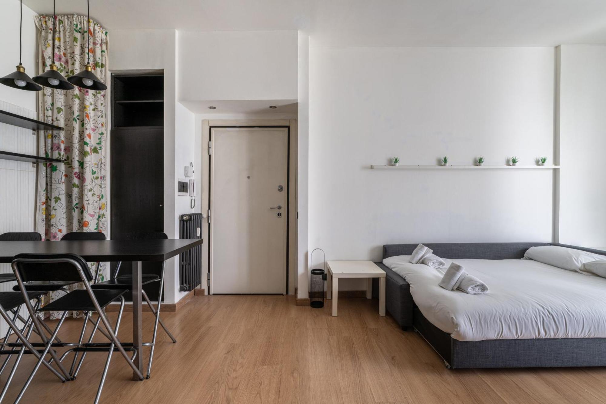 Maciachini Apartment *